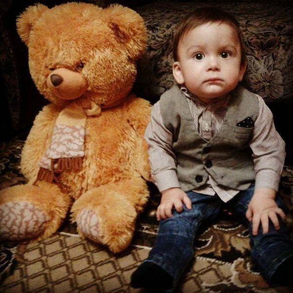 У Дмитрика від народження проблеми зі слухом.