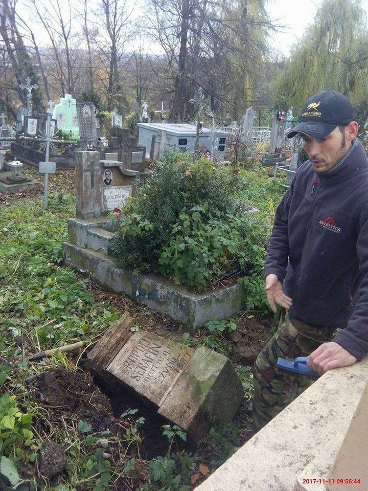 Цього разу активісти відновили надгробок на могилі Антонія Серафина, а також відкопали ще одне австрійське поховання | Ф