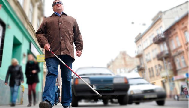 Ілюстрація. У Довпотів їздить єдиний інвалід і то його без грошей брати не хочуть, кажуть у Калуському УТОСі