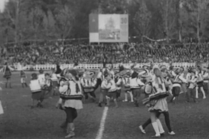 Урочистості на стадіоні та франківське озеро 