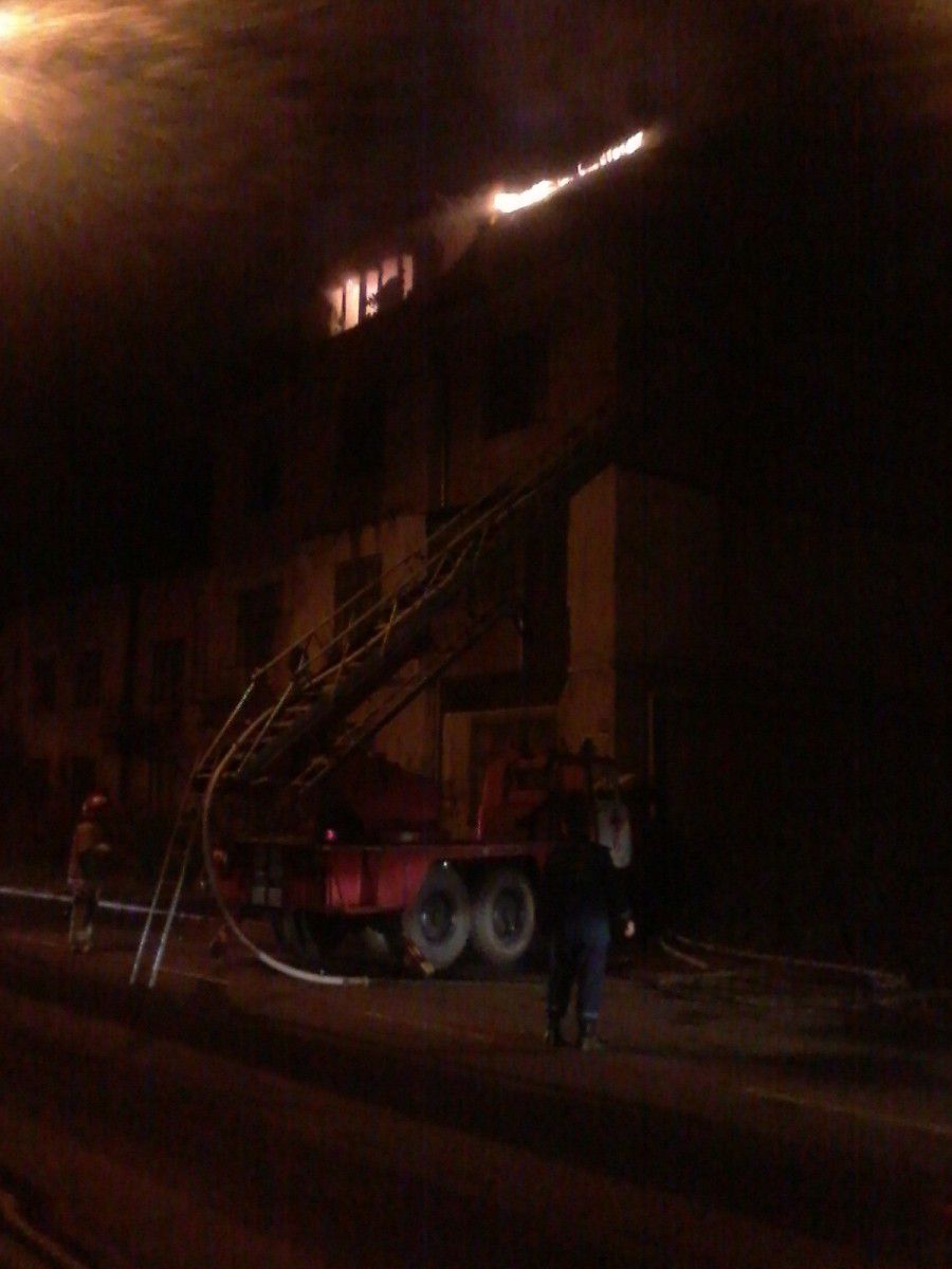 Так виглядала пожежа о пів на шосту годину ранку | Фото: Андрій Василів