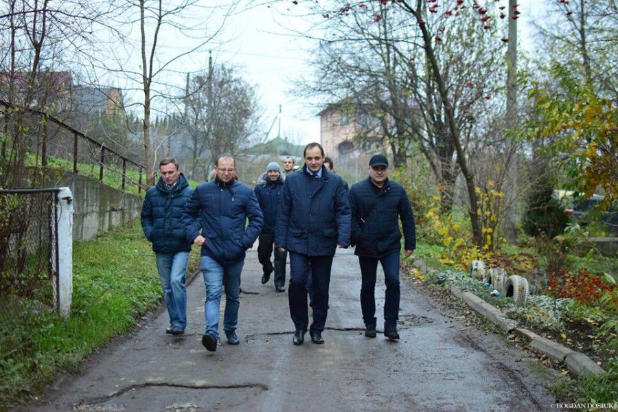  Руслан Марцінків перевірив чистоту мікрорайонів міста, а також перевірив стан міжбудинкових територій та благоустрій ву