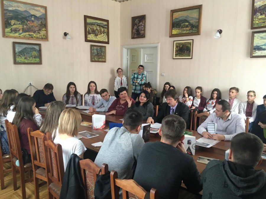 У Калуші відбувся круглий стіл, на якому обговорили людську гудність та свободи українців