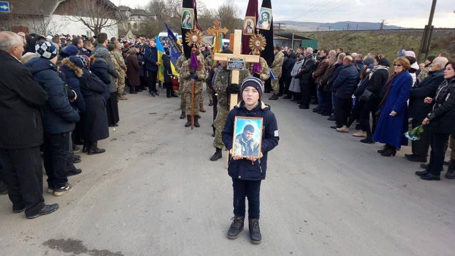 На Прикарпатті відбувся похорон бійця 10-ої окремої гірсько-штурмової бригади 8-го батальйону Андрія Добровольського