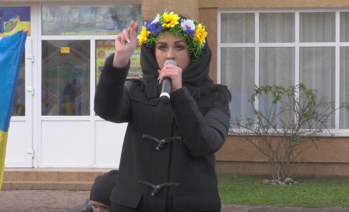 Акторка народного театру &laquo;Легенда&raquo; Ольга Білоус у фрагменті &laquo;Так пахне свобода&raquo;  з вистави &laqu