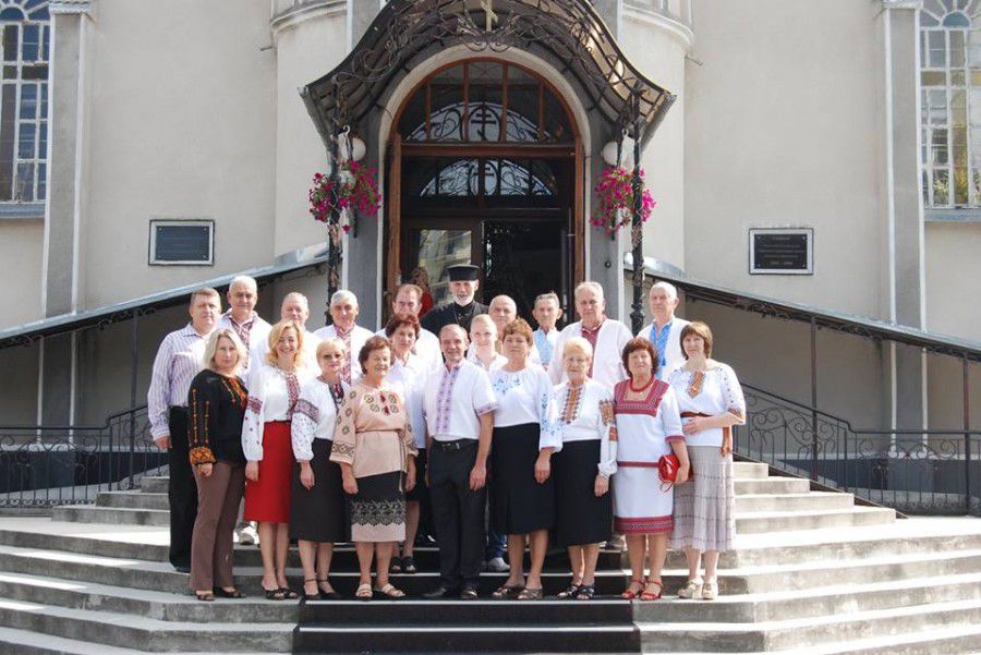 Чверть століття хор калуського собору Святих землі Української дарує людям божественну красу духовної музики, невимовну 