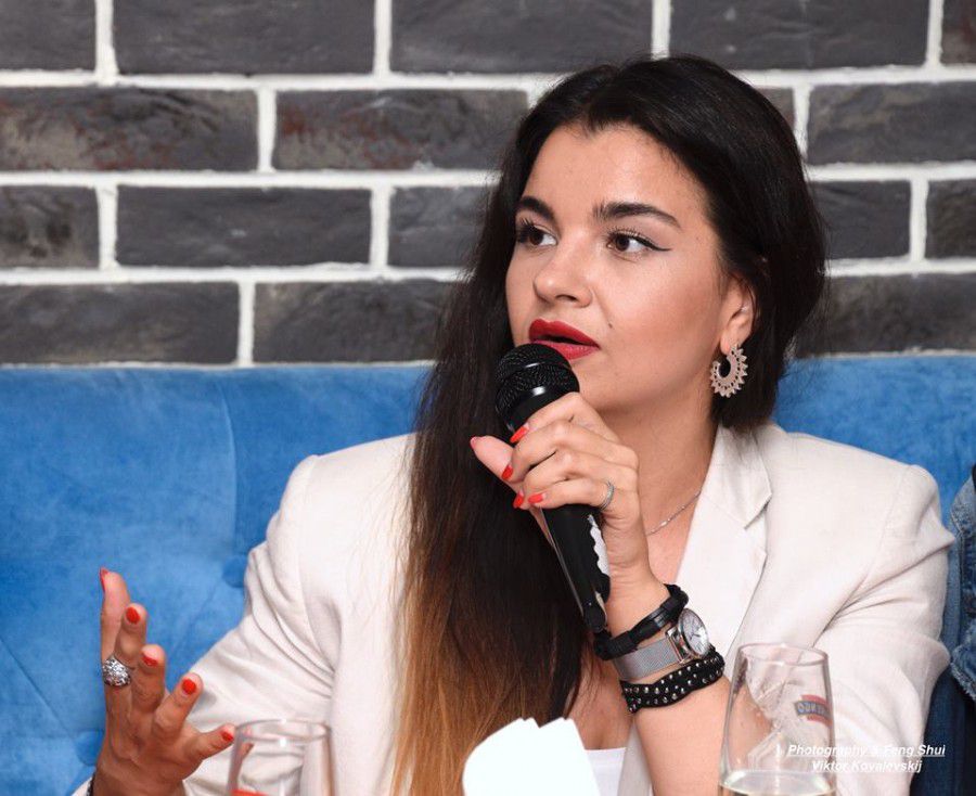 Наталія Папазоглу готова тішити шанувальників новими піснями | Фото: зі сторінки співачки у Facebook