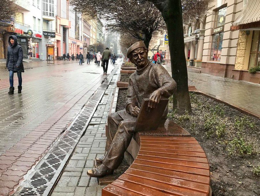 Сьогодні на івано-франківській "стометрівці" урочисто відкрили пам'ятник художнику Опанасові Заливасі