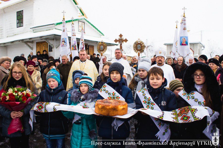 На урочистість до храму на це велике свято зійшлося чимало містян з Калуша та околиць | Фото: ugcc.if.ua