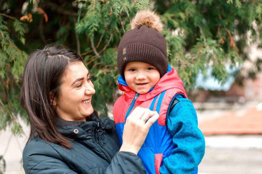 Жвавий та балакучий, але  хворий на страшну рідкісну недугу маленький Денис з Прикарпаття,потребує допомоги