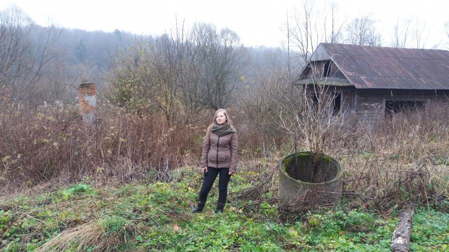 Жити у Грабівці багатодітна мати не може, бо хати як такої немає, є лише фундамент і комин &ndash; все, що залишилося ві