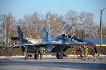 Франківчани мали можливість спостерігати у морозяному небі автографи асів