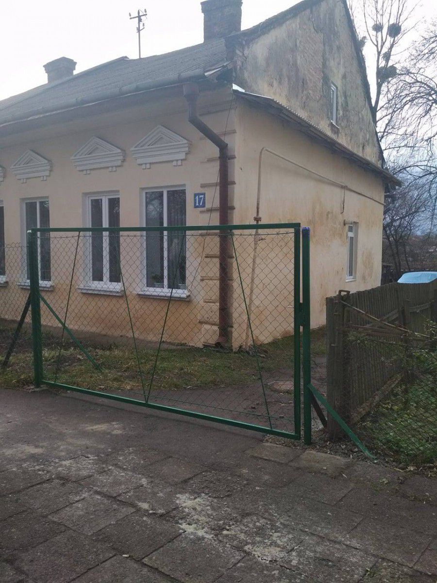 Ворота посварили сусідів