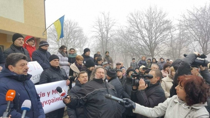 У вас є один вихід &mdash; 300-350 чоловік лишніх. І коли ми 300 чоловік скоротимо, у вас буде порядок, каже голова райр
