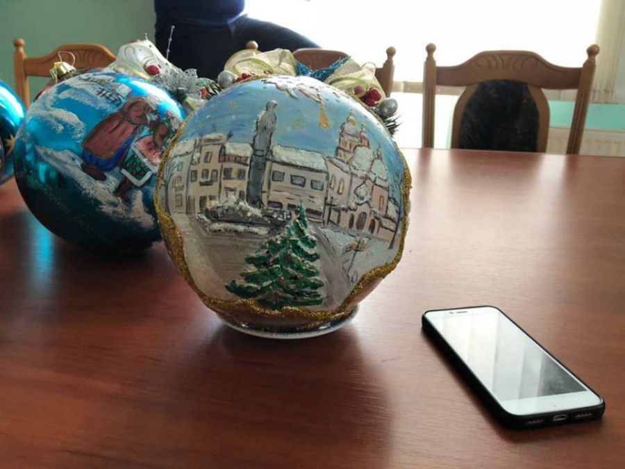 У рамках конкурсу міської ради, у Рогатині діти власноруч виготовили новорічні прикраси