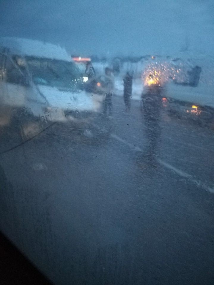 Водій легковика виїхав на зустрічну і зіткнувся з рейсовим автобусом | Фото: AutoLife IF/Facebook