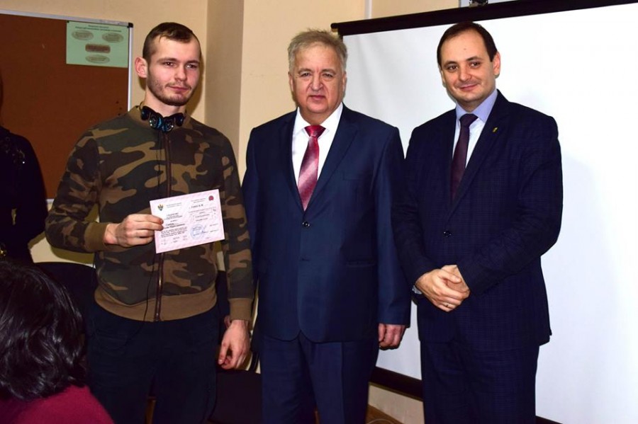 В Івано-Франківську вручили сертифікати учасникам АТО та членам їх сімей, які навчались азів у сфері ІТ-технологій