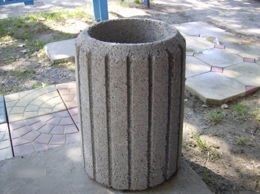 Ілюстрація. У Калуші затримуються роботи зі встановленням урн для сміття
