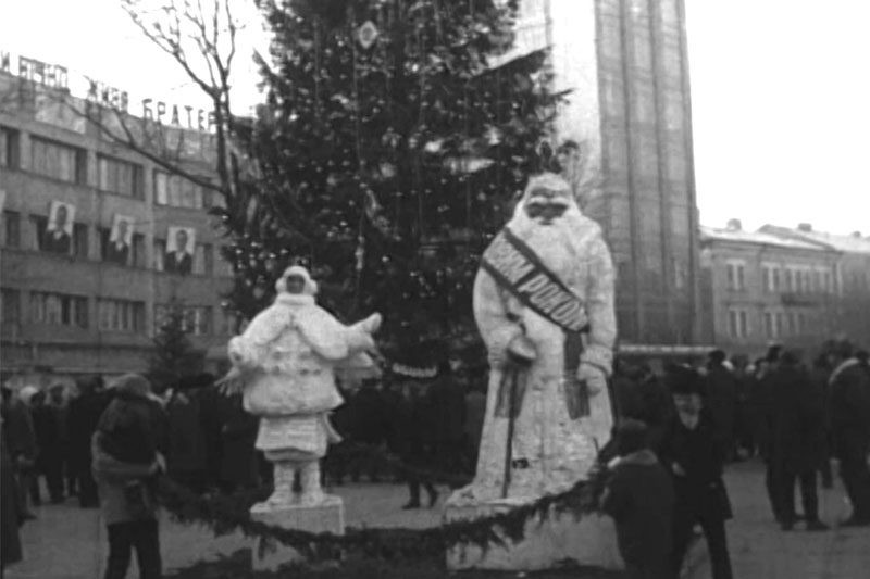 Місцеві художники 1973 року, новорічні композиції біля ялинки та архітектурна виставка