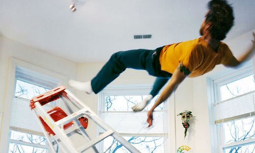 Ілюстрація. На Косівщині загинув чоловік, впавши з висоти у власному господарстві 