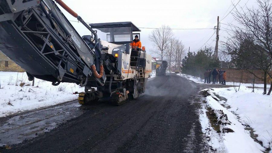 Фірма "ПБС" дала 10-річну гарантію на дорогу до Старого Угринова, проте змушена була припинити ремонт через зл