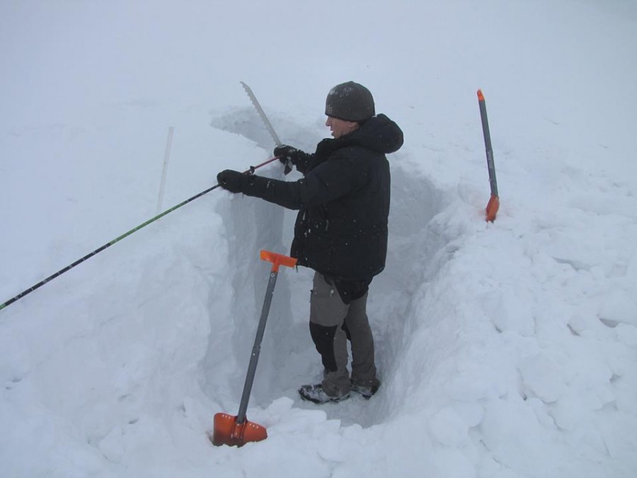 На горі  Піп Іван Чорногірський повідомляють про можливе окреме виникнення лавин