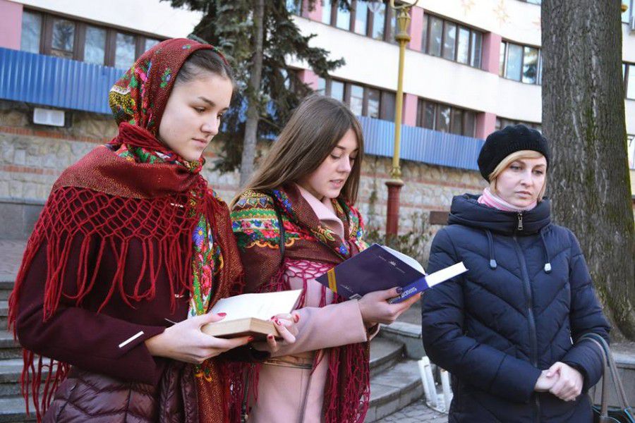 З нагоди 80-річчя з дня народження Василя Стуса в Івано-Франківську декламували його твори 