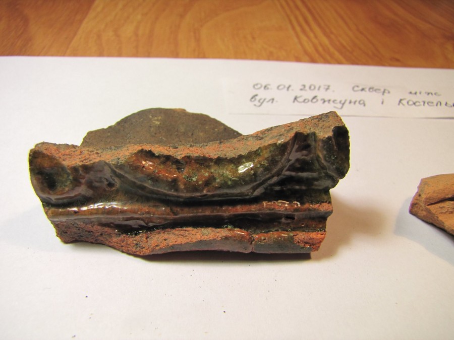 Калушани розкопалиі  описали для передачі у краєзнавчий музей 73 фрагменти чорнодимленої кераміки