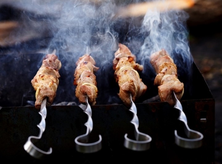 Ілюстрація. Франківці смажили шашлик на даху багатоповерхівки