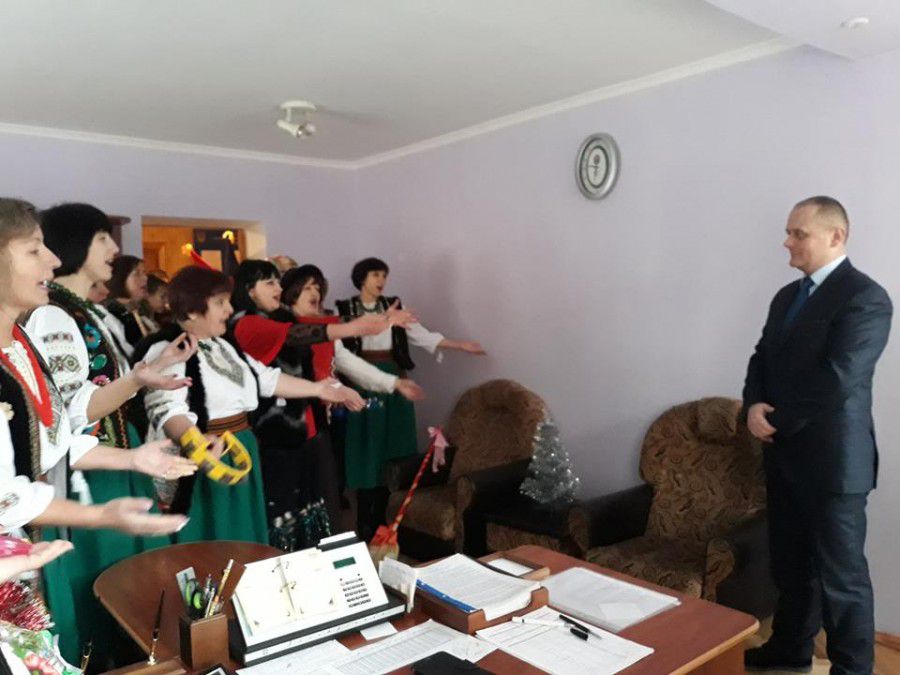 Колядники з Калуської РДА завітали до місцевих рятувальників 