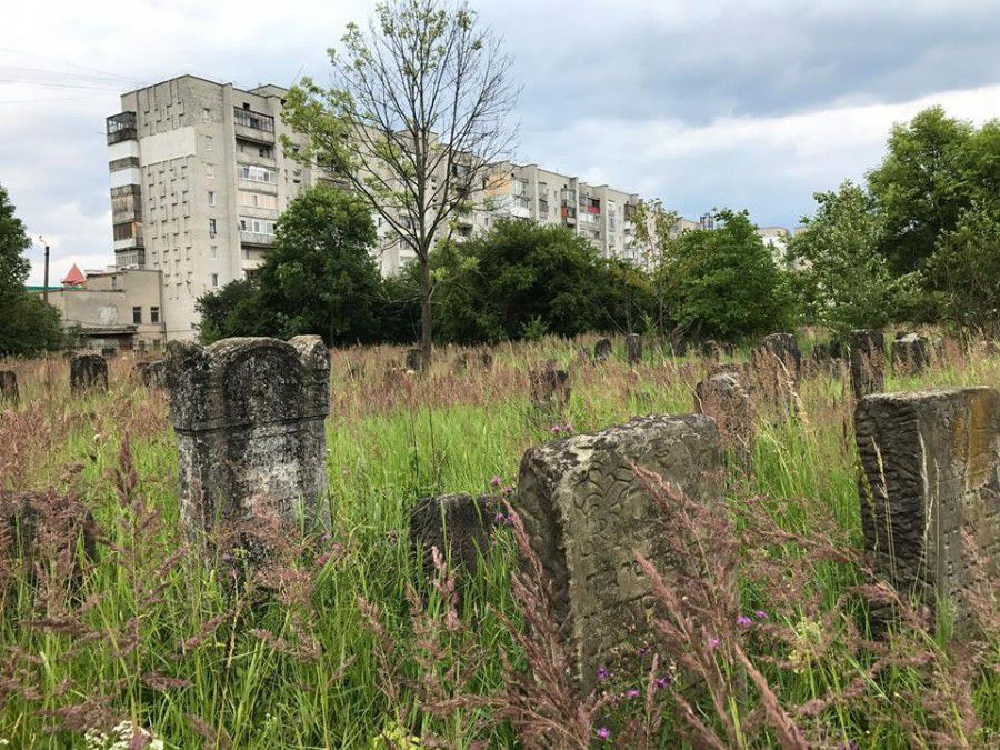 У Калуші хочуть упорядкувати єврейське кладовище 