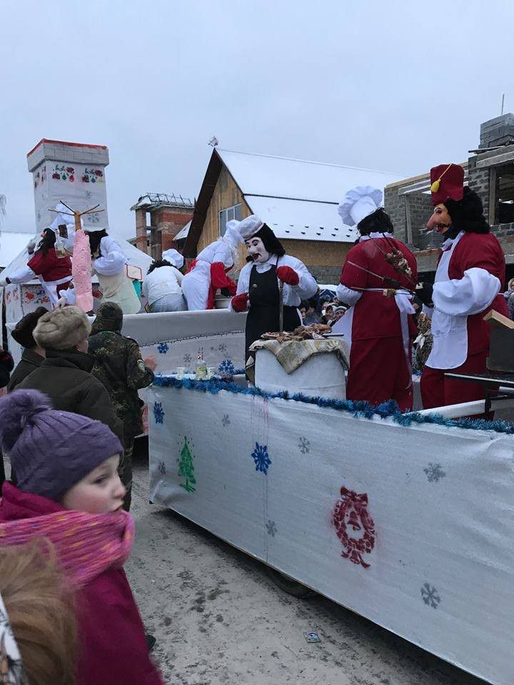 Грошову винагороду, а це три тисячі гривень, гурт-переможець (екіпаж чудо-печі) не став приберігати для майбутньої розко