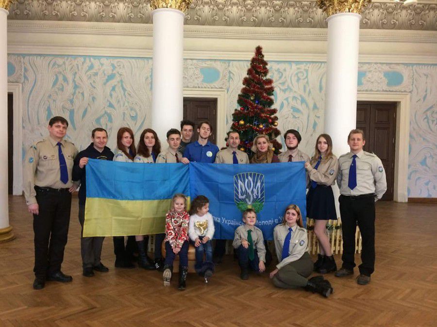 Загалом близько 2000 дітей отримують подарунки від Українців з діаспори після таких акцій.