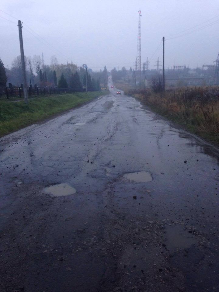 Так виглядає дорога до міського цвинтаря