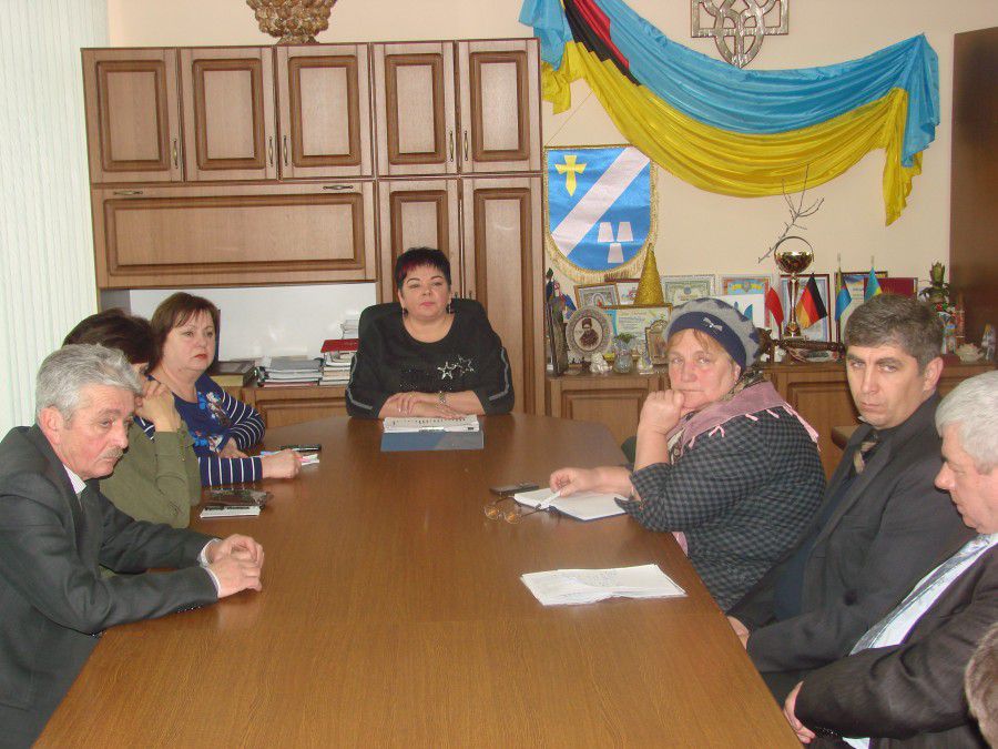 Сільські голови Калущини сьогодні на нараді у голови Калуської РДА. Справа &mdash; Середньоугринівський сільський голова