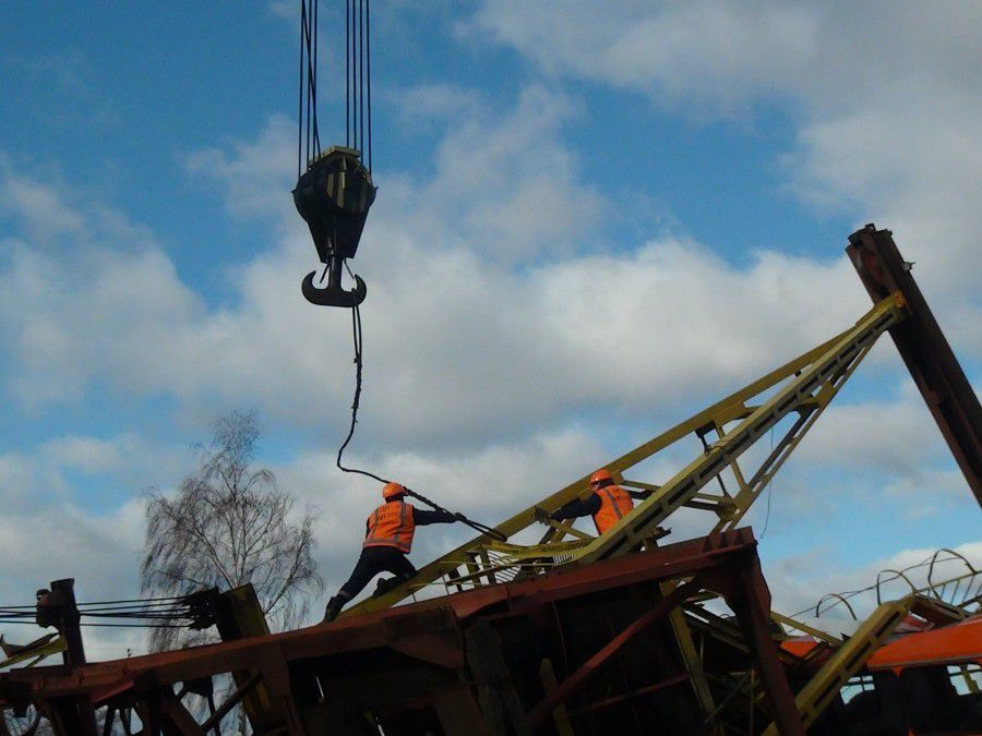 На момент пригоди в фургоні автомобіля перебували 7 працівників залізниці, з якими згодом провели роботу психологи УДСНС