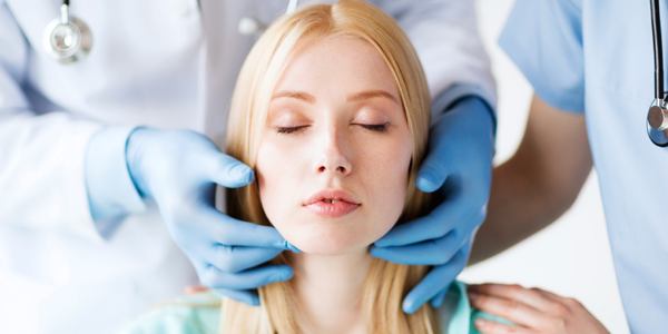 Ілюстрація Ускладнення від дифтерії можуть стосуватися блокування дихальних шляхів, пошкодження серцевого м'яза, по