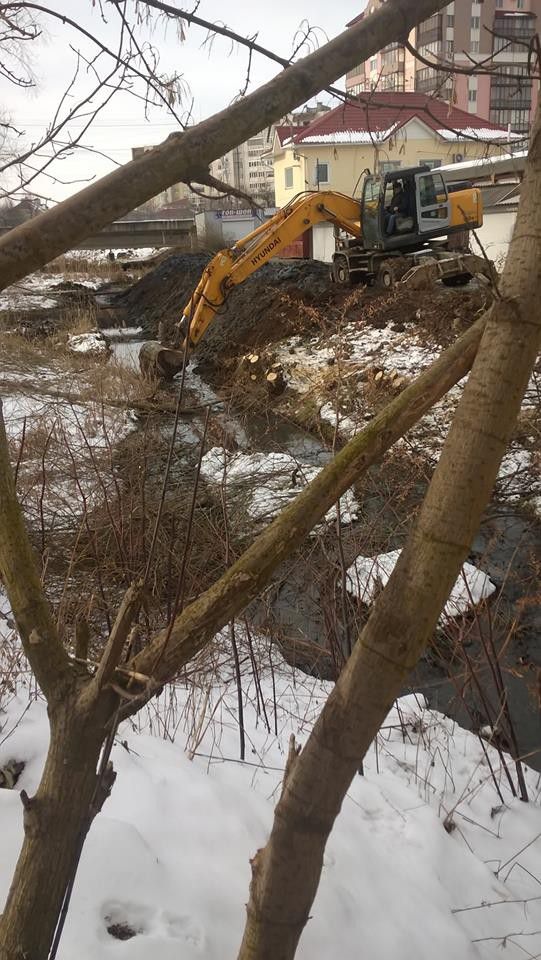 Розчистку русла річки Сівка розпочали в одному з найбільш проблемних місць | Фото: Оксана Мудрак