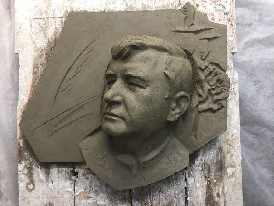 Той, хто знав Василя Олійника, схвалюють роботу калуського скульптора