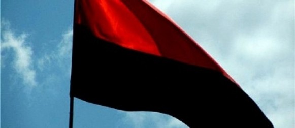 Ілюстрація. На Прикарпатті польського туриста, що зняв червоно-чорний прапор, змусили повісити його на місце