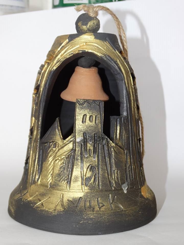 Дзвоник луцького гончара Миколи Шавули виготовлений для учасників фестивалю "Благовіст Волині"

