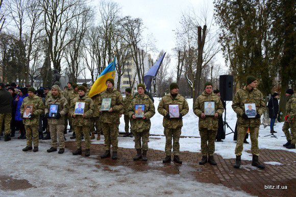 Крім того, пам'ятну ходу присвятили ще й 4-ї річниці Революції Гідності.