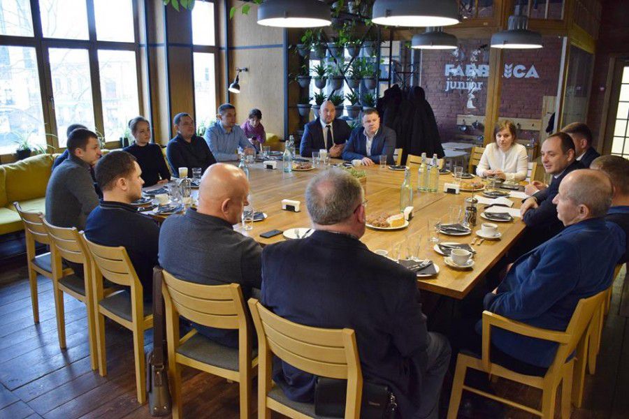 Очільник Івано-Франківська снідав із представниками будівельних компаній