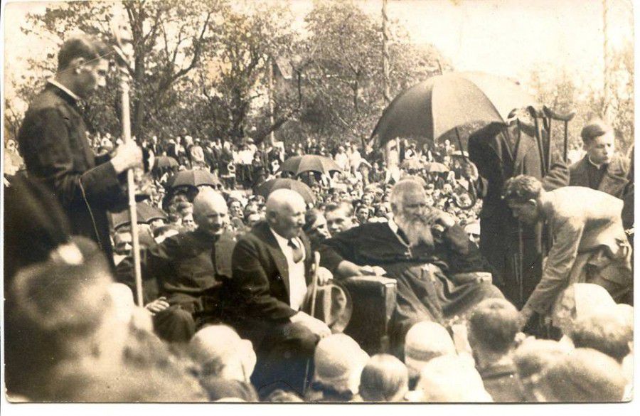  Збереглися кілька фотознімків зустрічі митрополита Шептицького у Калуші