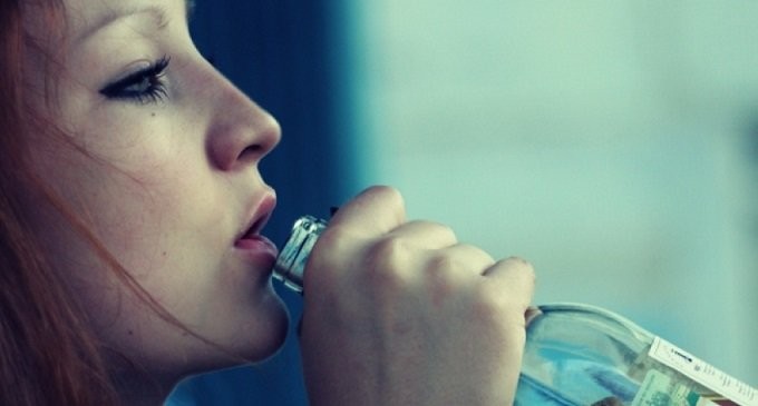 Ілюстрація. Охоронці торгового центру кажуть, що втомилися ганяти підлітків звідси &mdash; бачили не лише алкоголь, але 