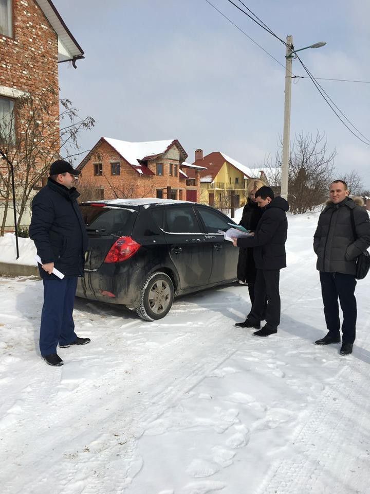 Житло злісних неплатників аліментів арештували на Прикарпатті