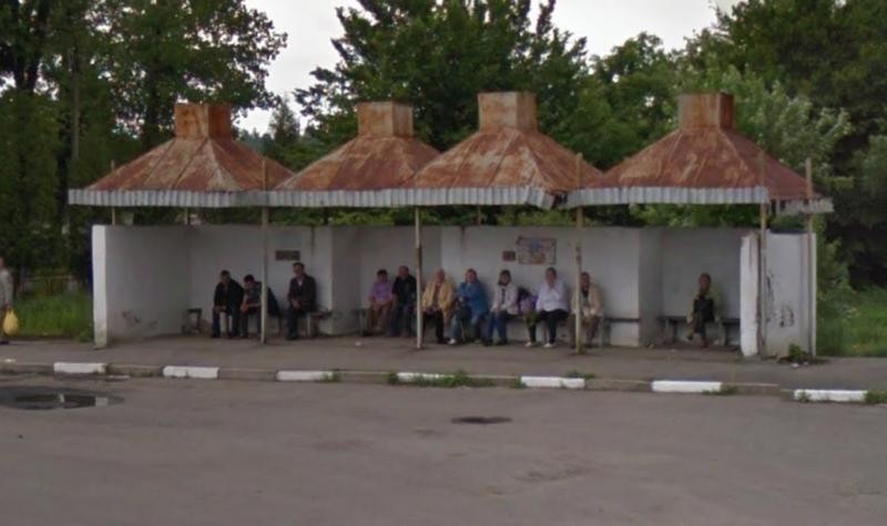 Дороги на Височанку не буде, а от автобусну зупинку, можливо, відремонтують | Фото: kalushfm.com.ua