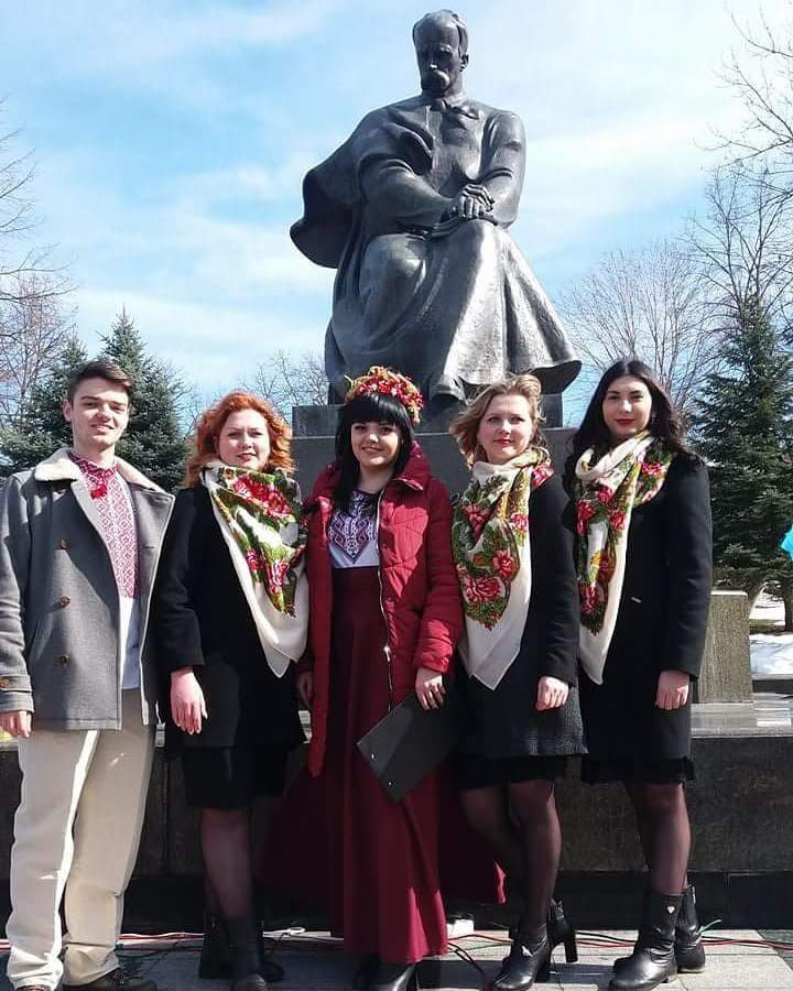 Учасники поетичної вистави "Послужи ж, моя ти зброє, молодій іще силі..." | Фото: Мар'яна Атаманчук