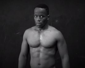 Боксер намагається допомогти багатьом сліпим людям залишатися в гарній фізичній формі і вміти захищатися