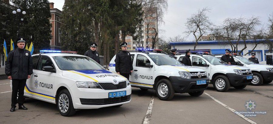 Сім автомобілів &laquo;Renault Duster&raquo; та чотири &ndash; &laquo;Skoda Rapid&raquo; передали працівникам груп реагу